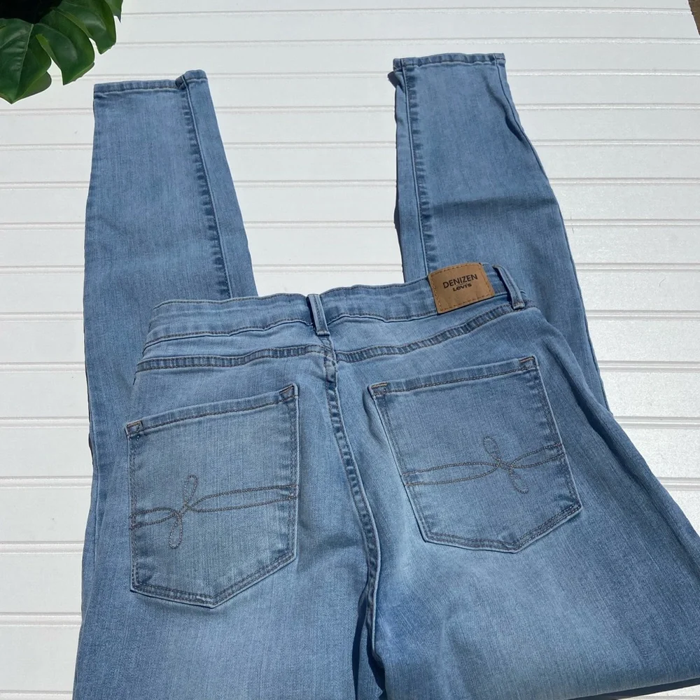 Denizen Levi’s High Rise Skinny Jeans Sz: 6M 28x30
